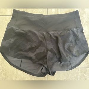 Lululemon Speed Up High Rise Lined shorts 2.5” Black Camo